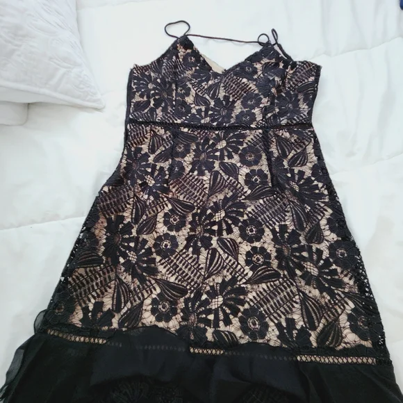 Embroidered Ruffle Dress Size M - Picture 7 of 15